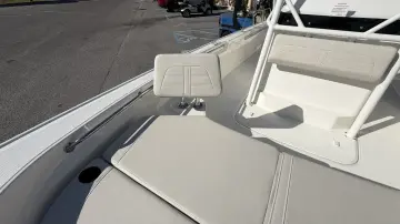Thumbnail von Boston Whaler 210 Montauk
