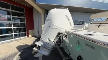 Thumbnail von Boston Whaler 210 Montauk