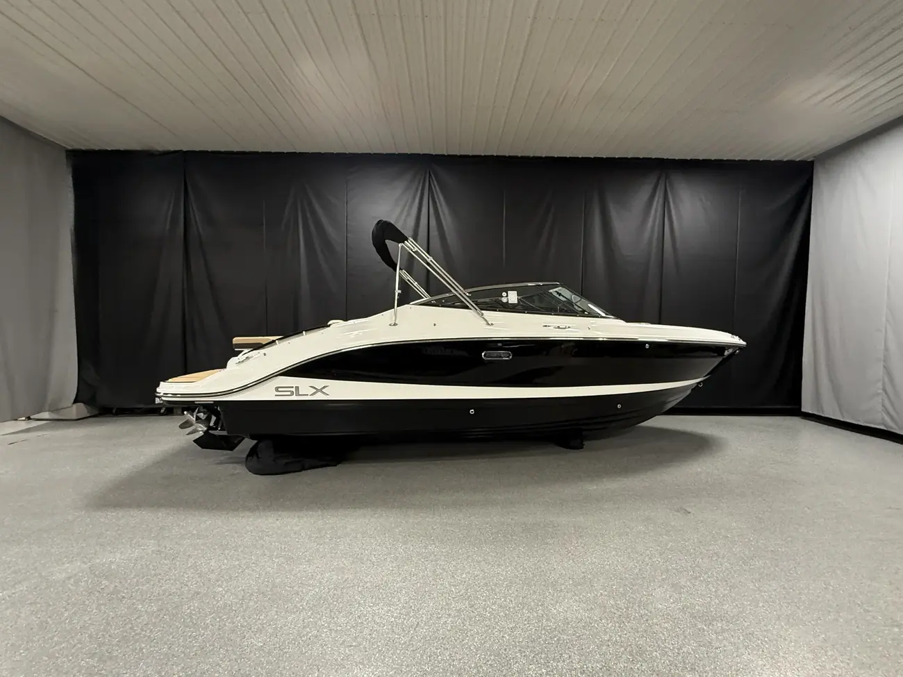 Sea Ray SLX 260