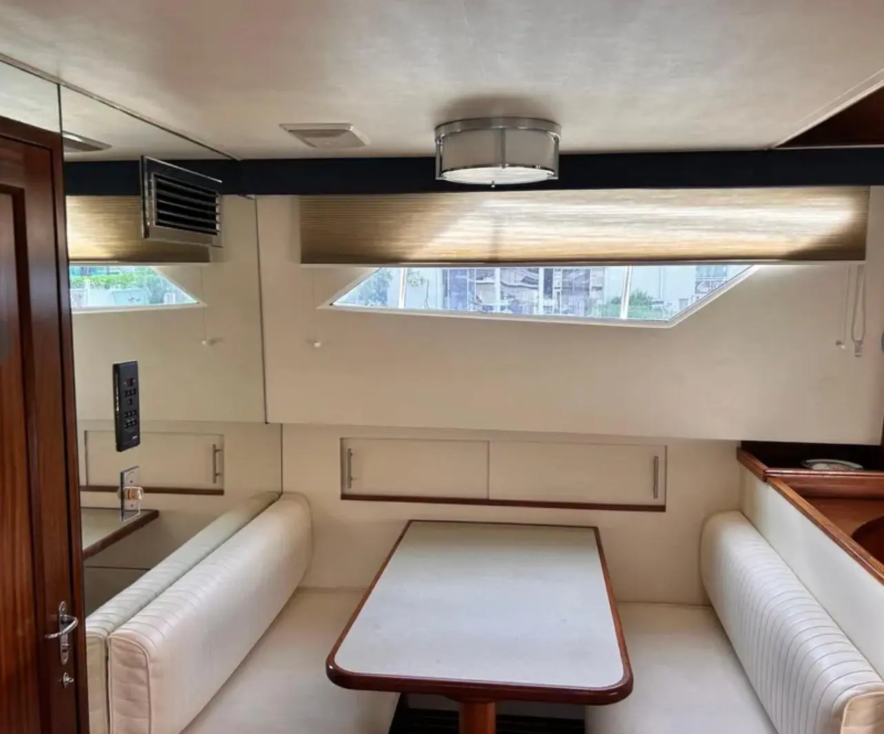 Thumbnail von Hatteras 67 Cockpit Motor Yacht