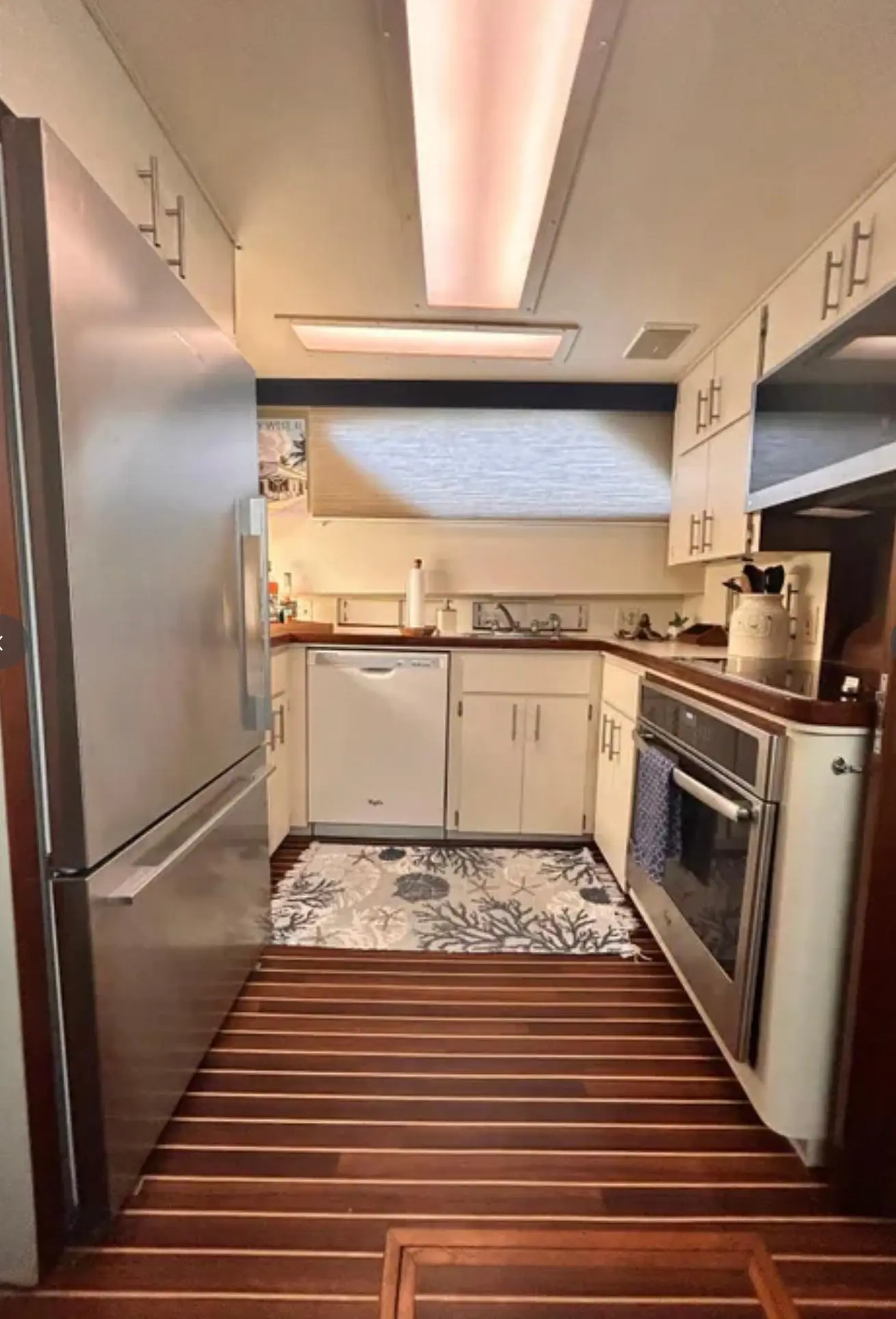 Thumbnail von Hatteras 67 Cockpit Motor Yacht