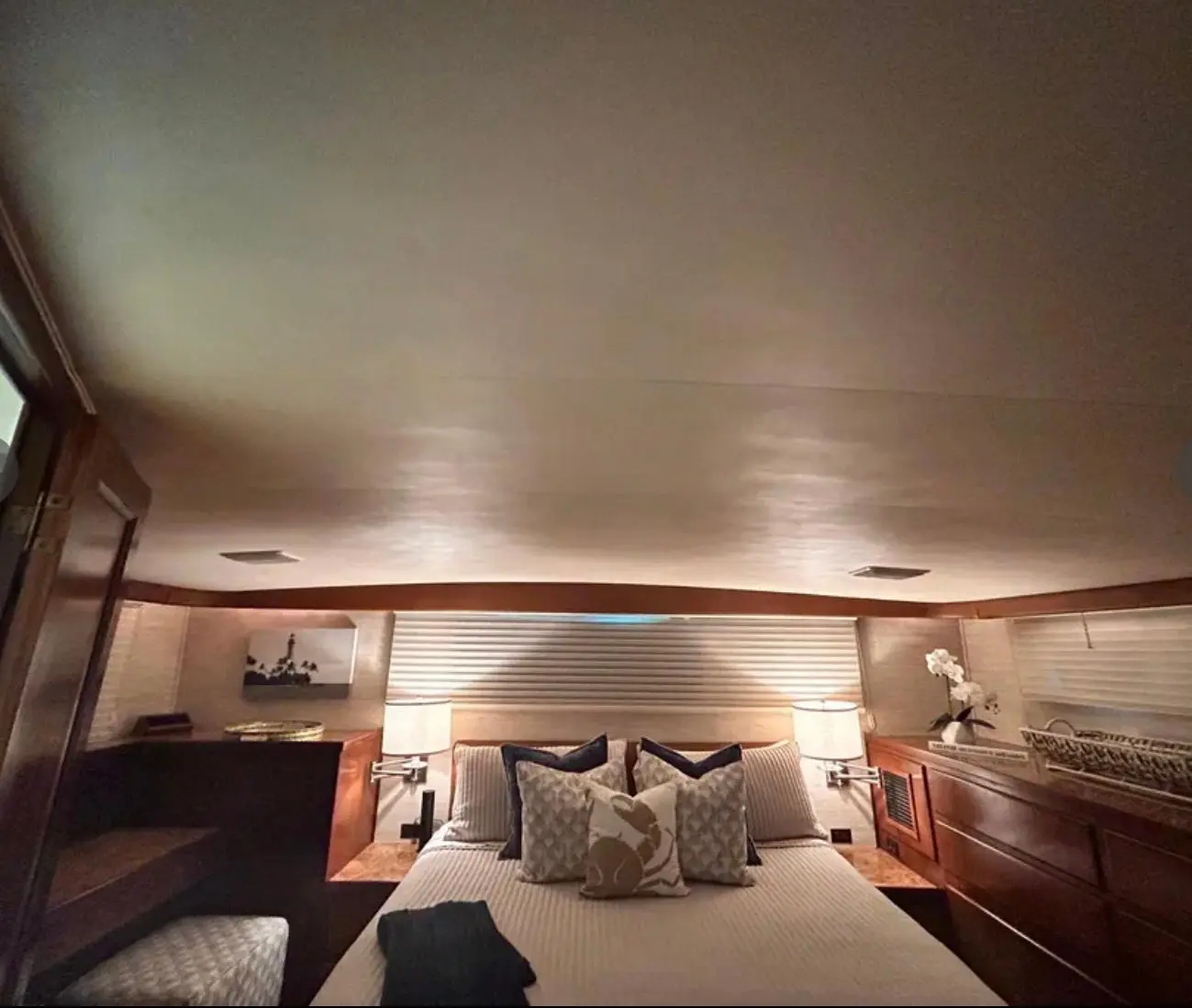 Thumbnail von Hatteras 67 Cockpit Motor Yacht