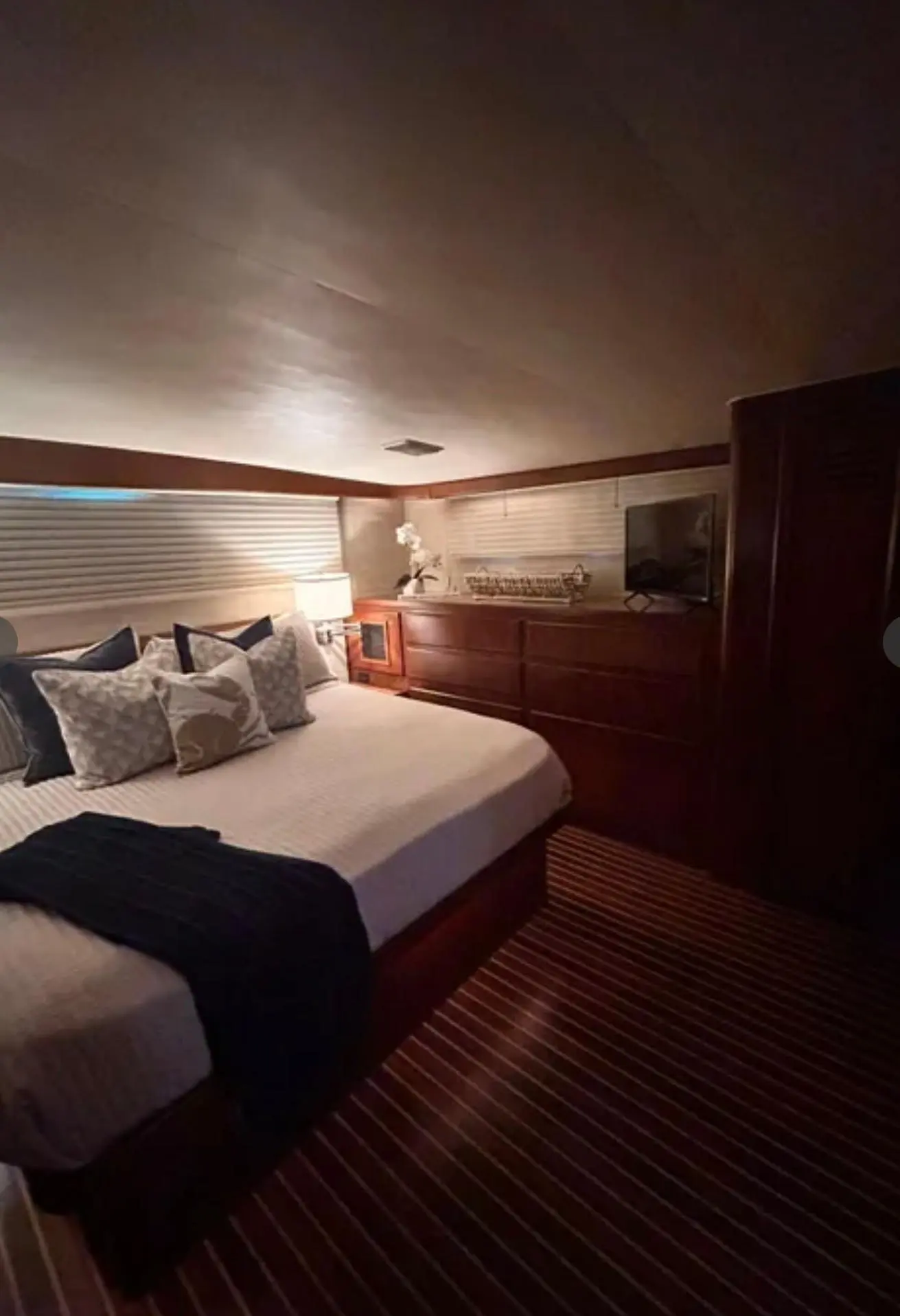 Thumbnail von Hatteras 67 Cockpit Motor Yacht