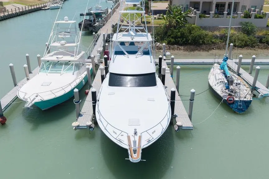 Thumbnail von Hatteras 60 Convertible
