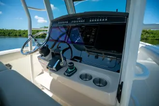 Thumbnail von Boston Whaler 330 Outrage