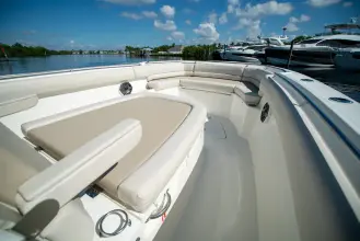 Thumbnail von Boston Whaler 330 Outrage