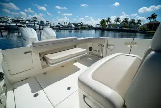 Thumbnail von Boston Whaler 330 Outrage