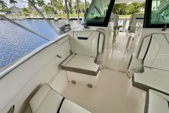 Thumbnail von Tiara Yachts 34LX