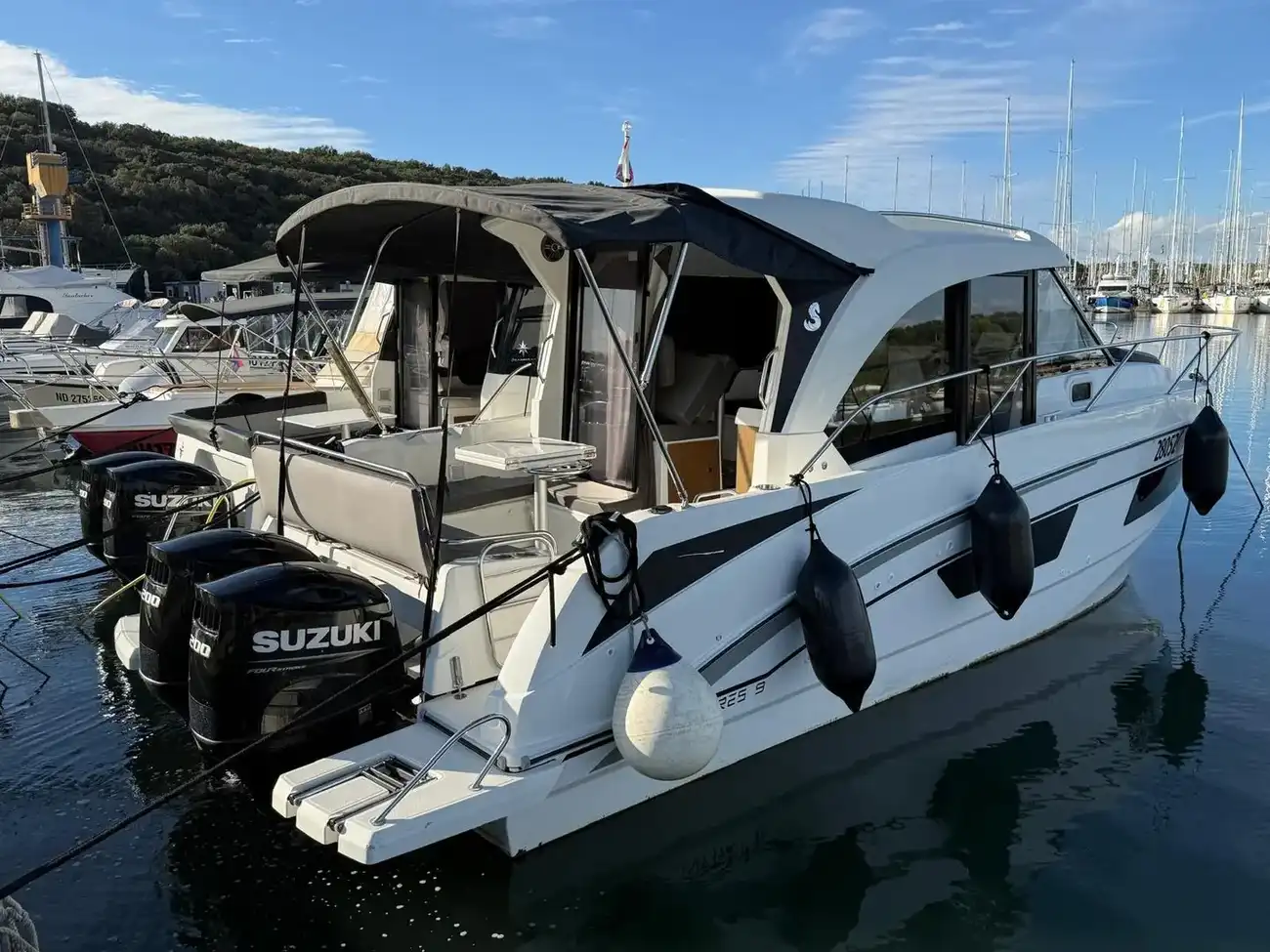 Beneteau Antares 9 06-00696