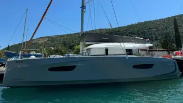 Beneteau Excess 14