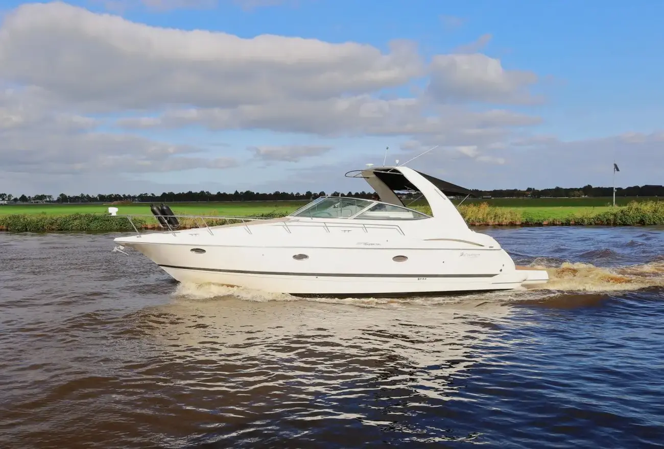 Cruisers Yachts 370 Express