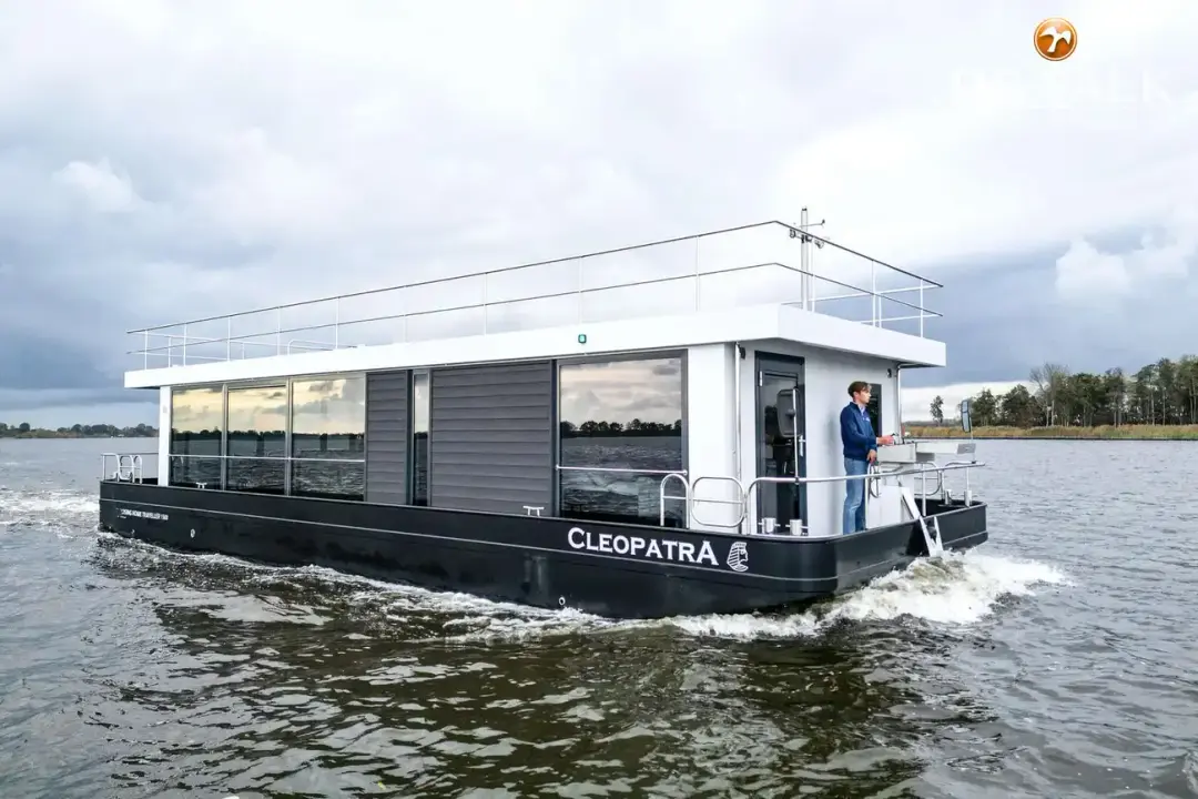 Houseboat Waterloft Luxemotor