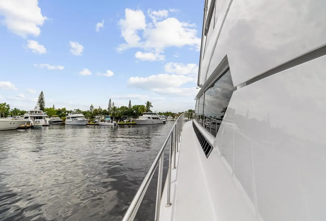 Thumbnail von Hatteras 82 Convertible BELLISSIMA