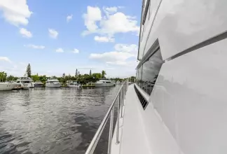 Thumbnail von Hatteras 82 Convertible BELLISSIMA