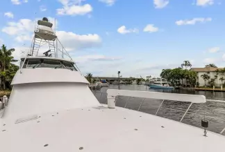 Thumbnail von Hatteras 82 Convertible BELLISSIMA