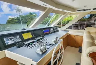 Thumbnail von Hatteras 82 Convertible BELLISSIMA