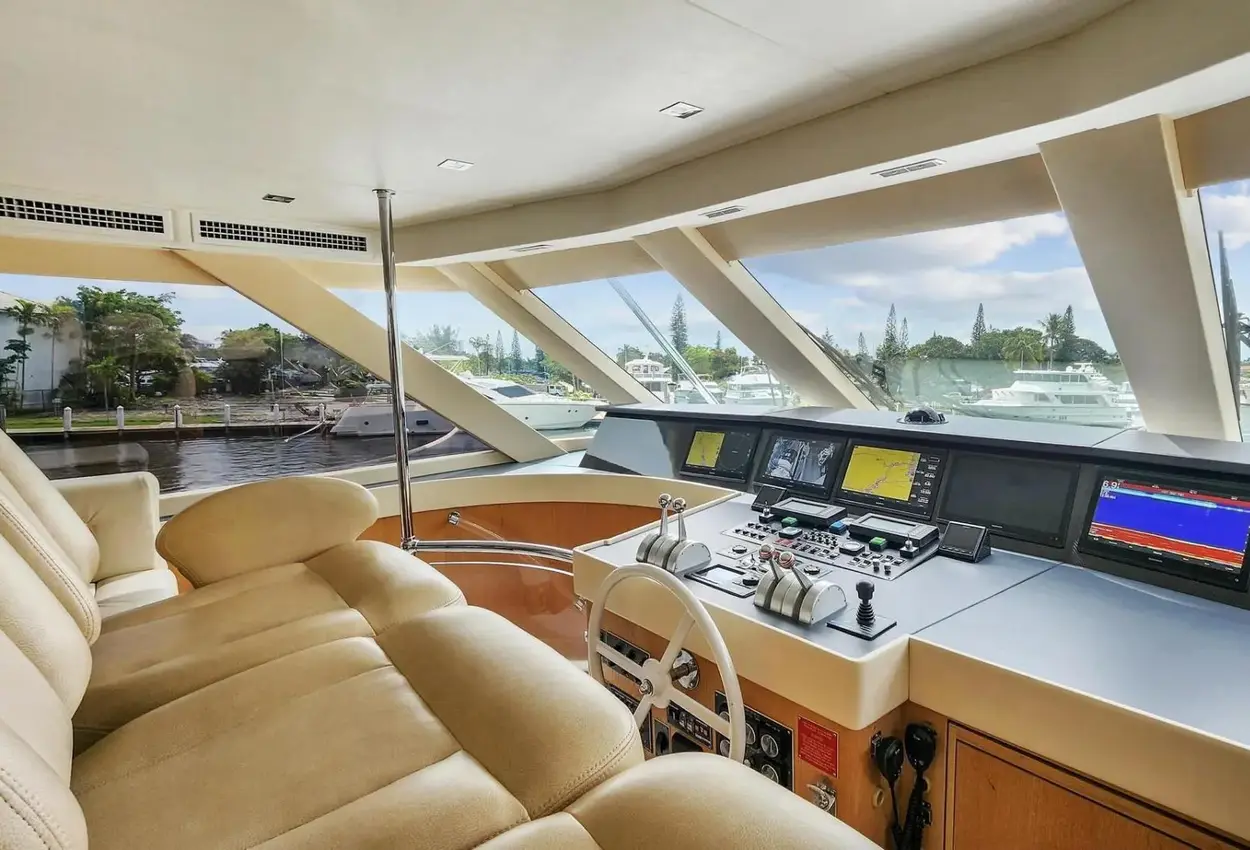 Thumbnail von Hatteras 82 Convertible BELLISSIMA