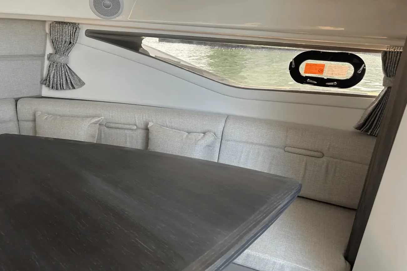 Thumbnail von Sea Ray 320 Sundancer Outboard