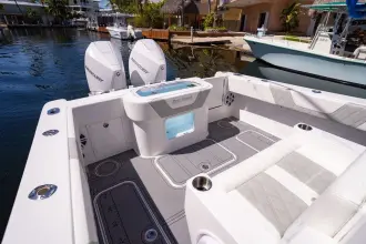 Thumbnail von Reef Runner 340 Center Console