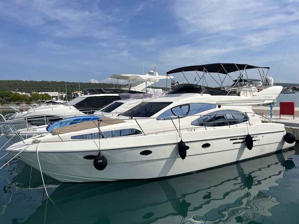 Azimut 46
