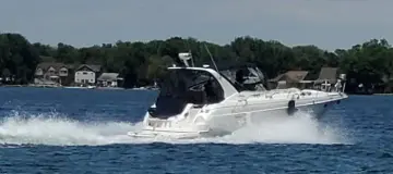 Thumbnail von Cruisers Yachts 3575 Esprit Off The Hook 2