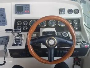 Thumbnail von Cruisers Yachts 3575 Esprit Off The Hook 2