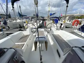 Thumbnail von Beneteau Oceanis 35.1