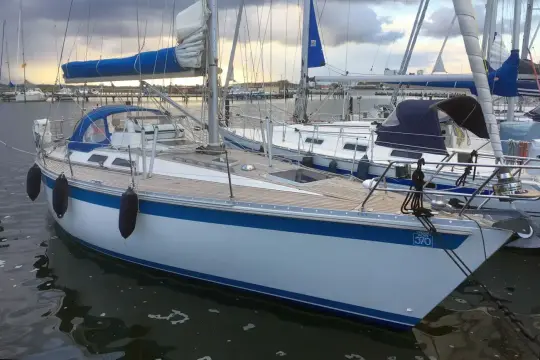 Sweden Yachts 370