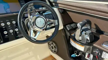 Thumbnail von Sea Ray SLX 350 BOMMIT