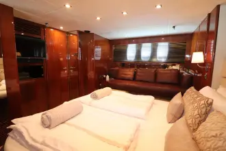 Thumbnail von Fairline Squadron 68