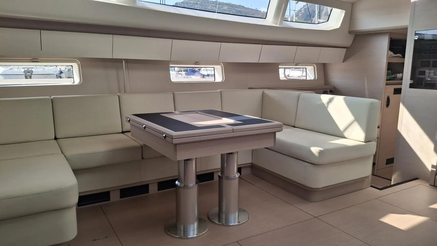 Thumbnail von Jeanneau Yachts 65