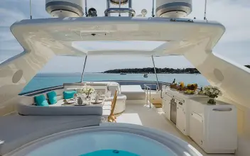 Thumbnail von Ferretti Yachts 830 ONYX