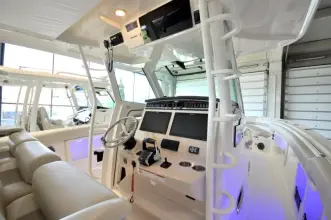 Thumbnail von Boston Whaler 380 Outrage BOSTON WHALER
