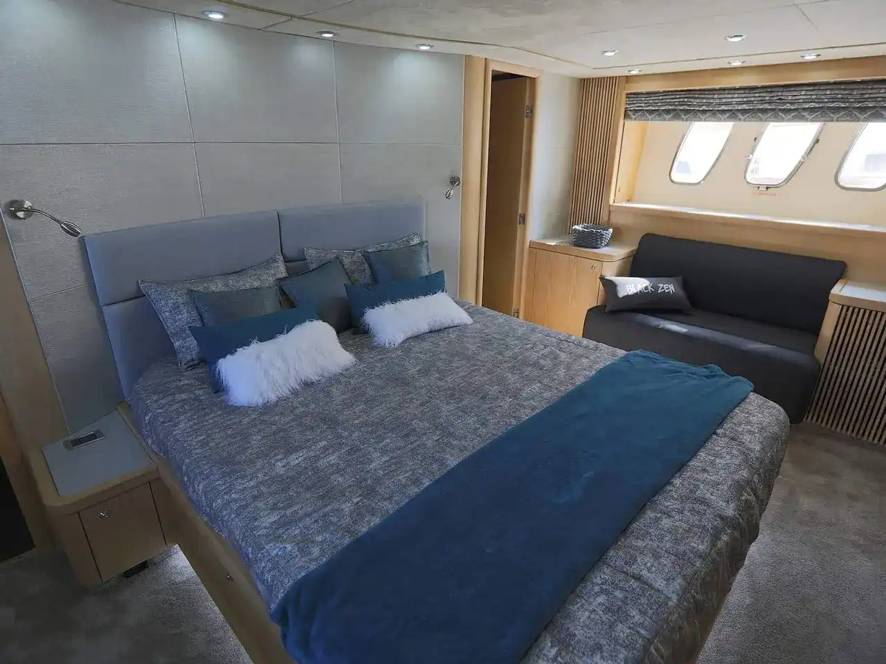 Thumbnail von Sunseeker Predator 82 BLACK ZEN