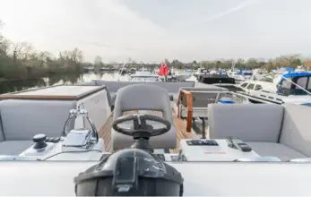 Thumbnail von Sealine F46 new listing