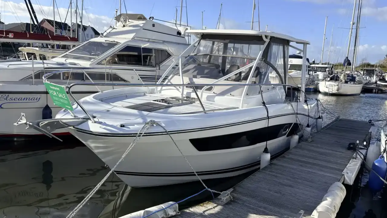 Jeanneau Cap Camarat 9.0 WA Eager Beaver