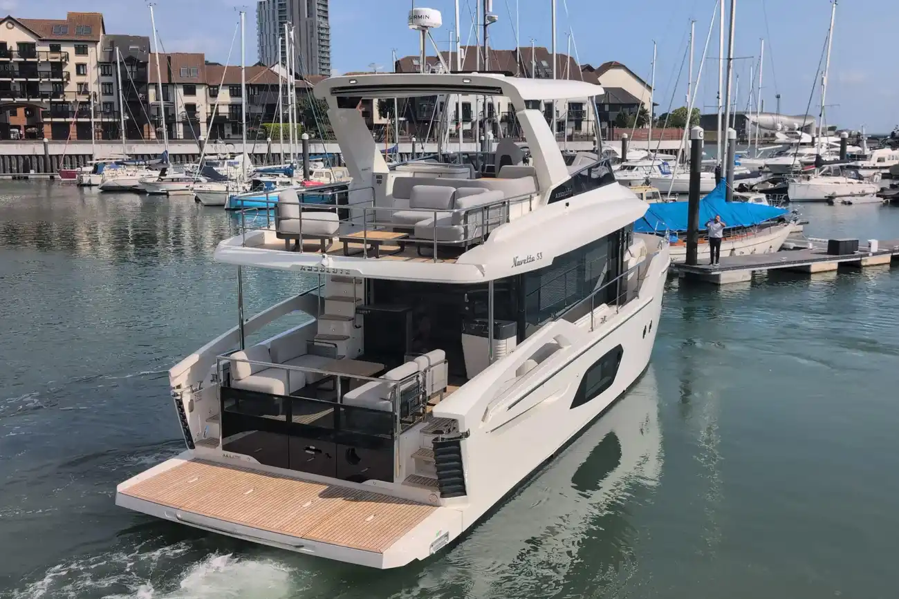 Thumbnail von Absolute Navetta 53 Explore Further