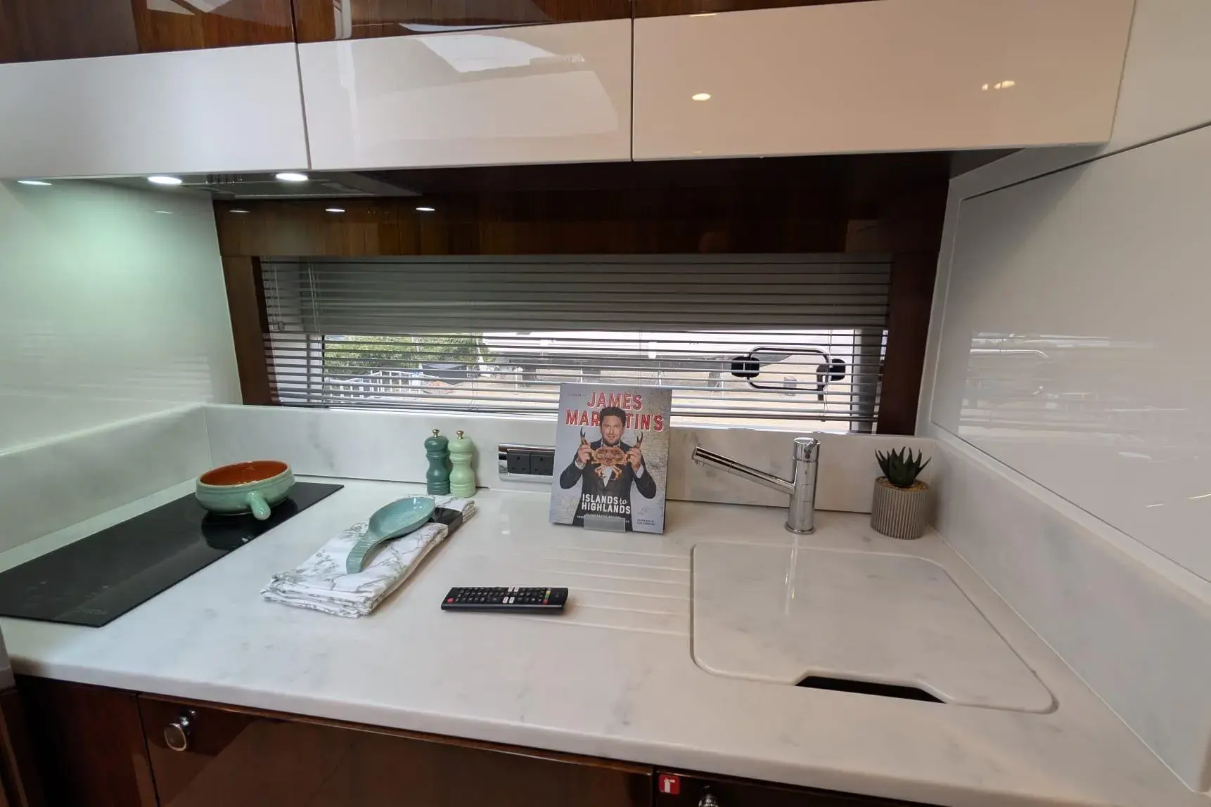 Thumbnail von Fairline Targa 45 GT Tender Garage & Hi/Lo Swimplatform