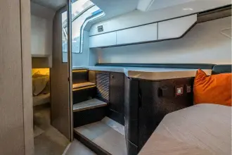 Thumbnail von Fairline F Line 33 Outboard New Cockpit Layout