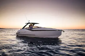Thumbnail von Fairline F Line 33 Outboard New Cockpit Layout