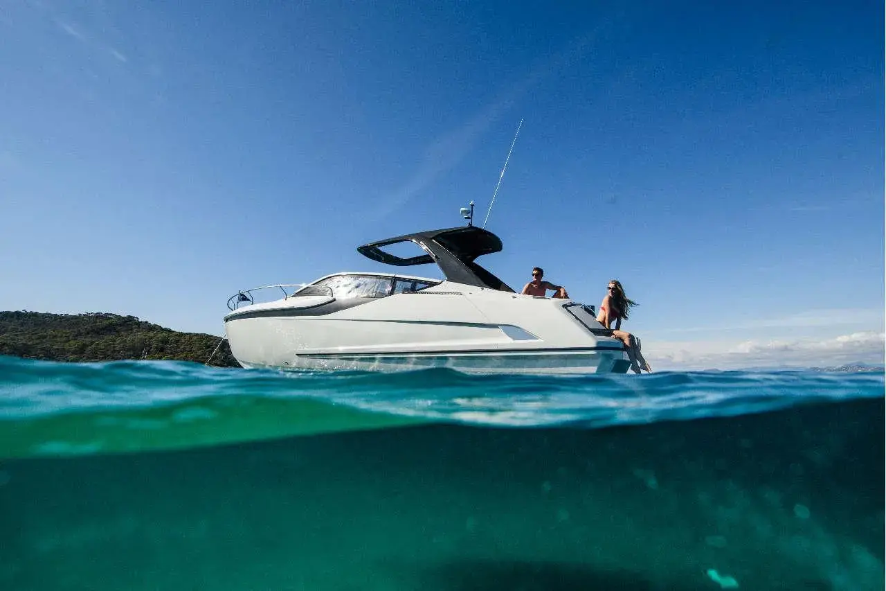 Thumbnail von Fairline F Line 33 New Cockpit Layout