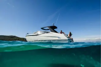 Thumbnail von Fairline F Line 33 New Cockpit Layout