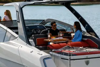 Thumbnail von Fairline F Line 33 New Cockpit Layout