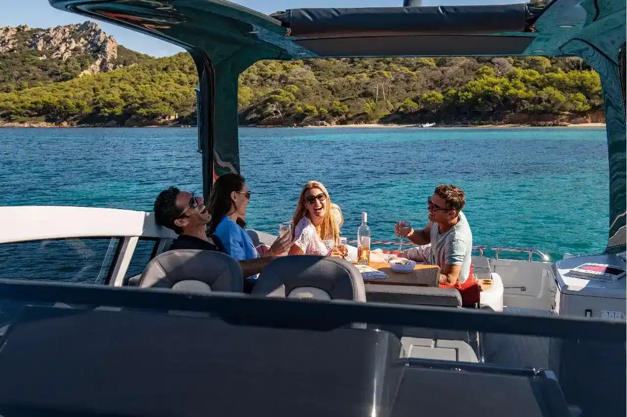 Thumbnail von Fairline F Line 33 New Cockpit Layout