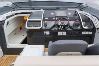 Thumbnail von Fairline F Line 33 New Cockpit Layout
