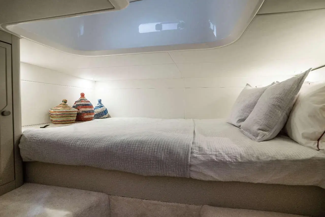 Thumbnail von Fairline F Line 33 New Cockpit Layout