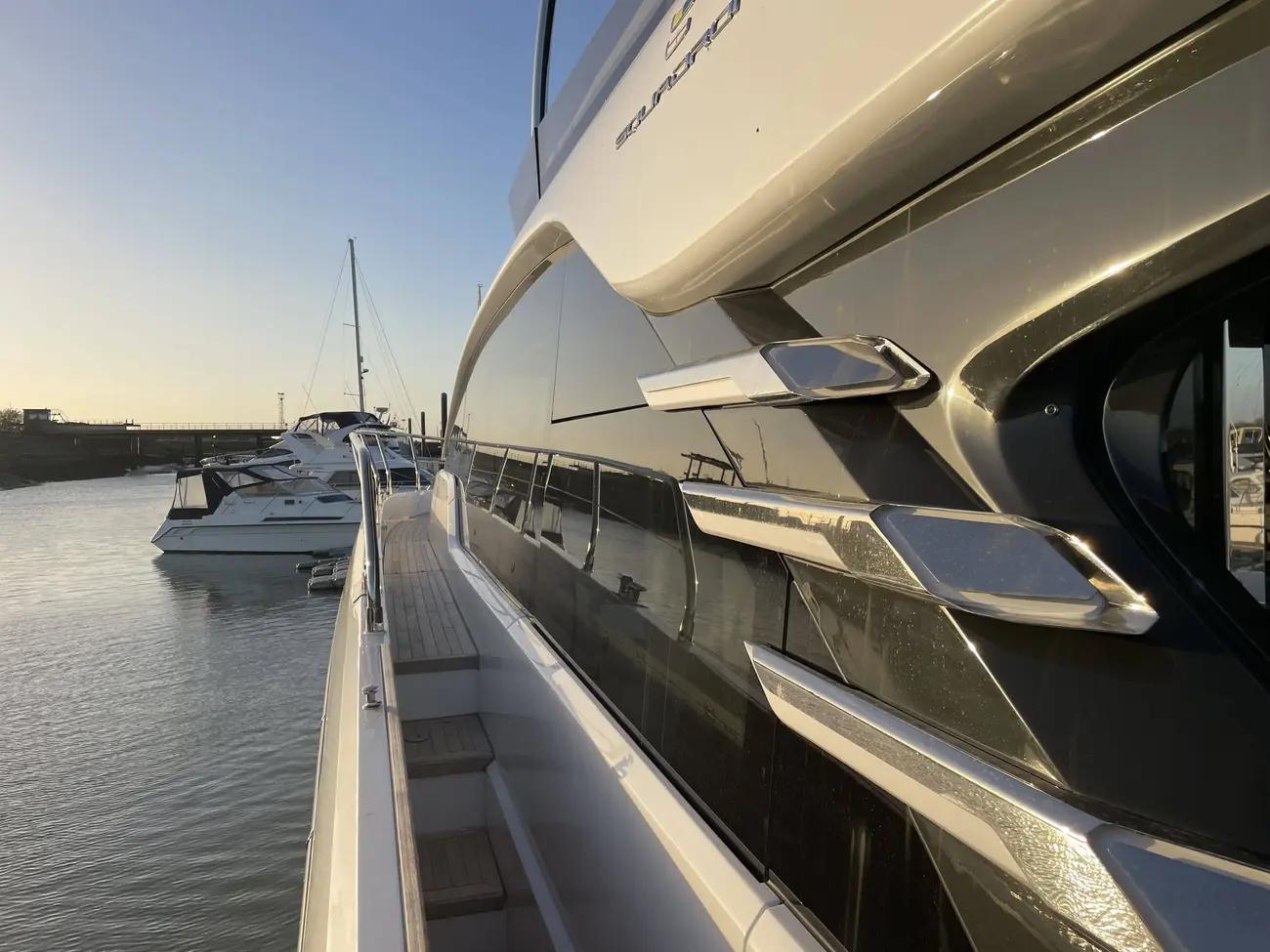 Thumbnail von Fairline Squadron 58