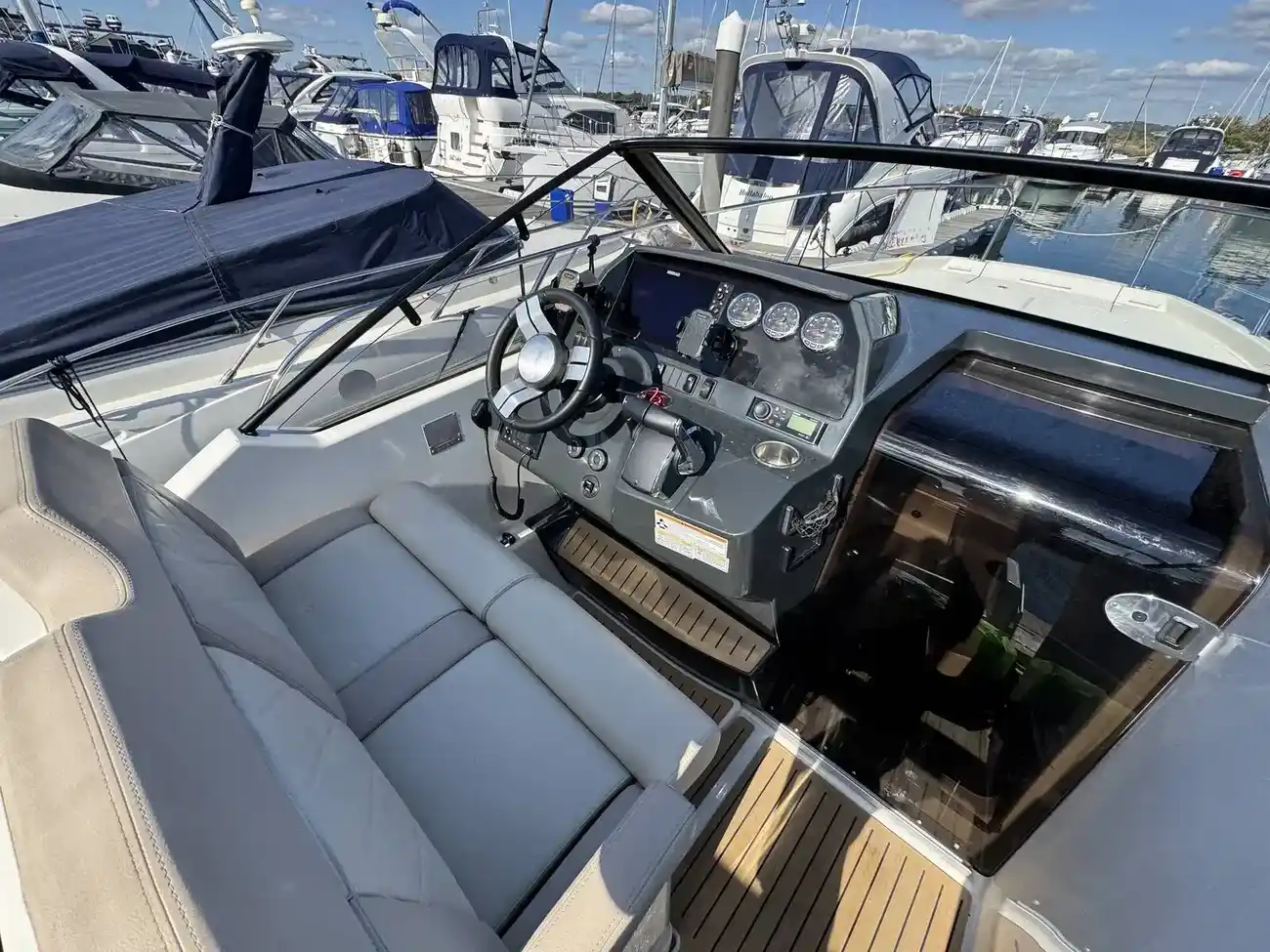 Thumbnail von Quicksilver Activ 875 Sundeck