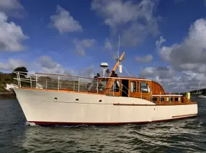 Thumbnail von Moody 43 Fred Parker 43' Fred Parker twin screw motor yacht