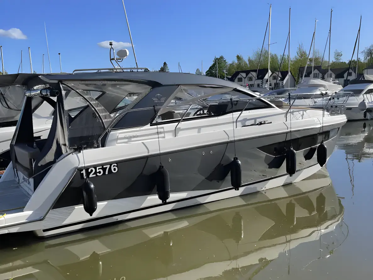 Sealine S330 Just Us